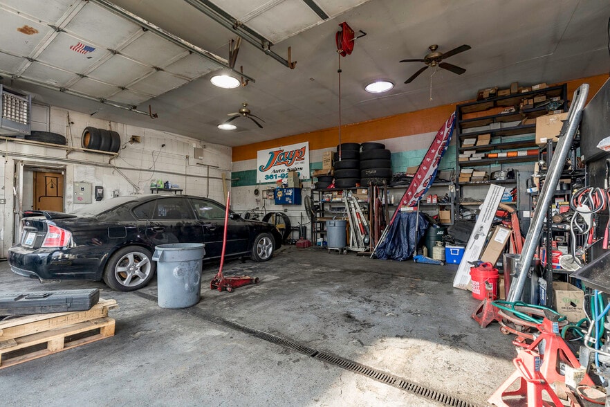 More Photos Of 1545 Berry Blvd, Louisville Auto Dealership For Sale