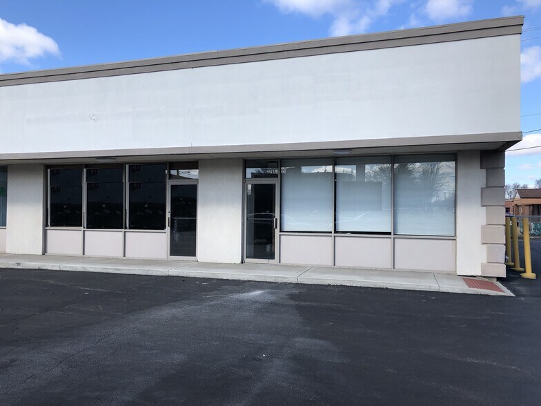 More Photos Of 121 Springfield Ave, Joliet Storefront Retail Office For Lease