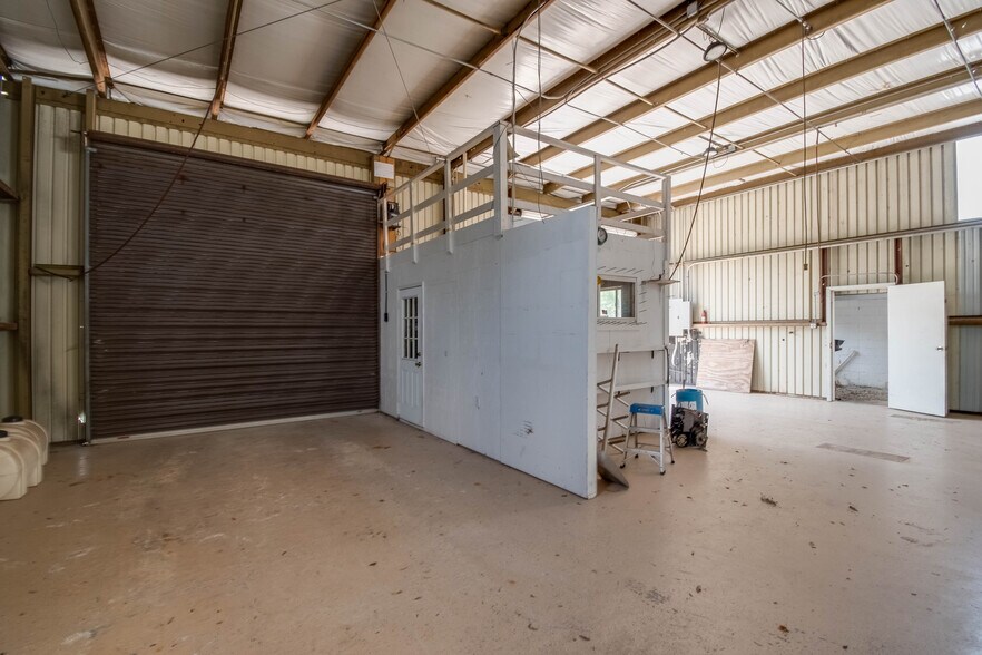 More Photos Of 507 SE 6th St, Williston Self Storage For Sale