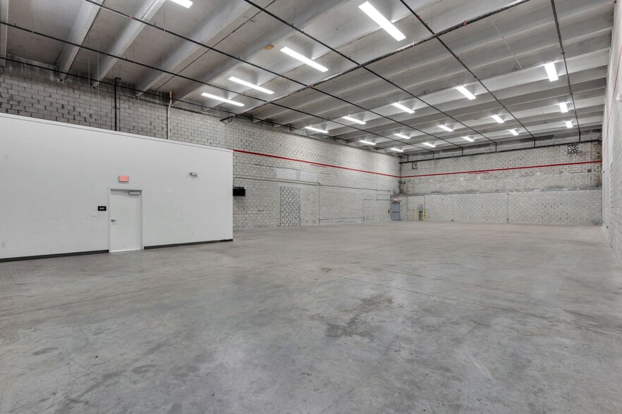 More Photos Of 7900-7930 NW 71st St, Miami Warehouse For Lease