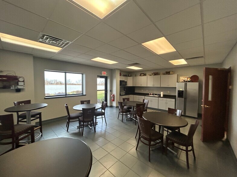 More Photos Of 319 Howard Dr, Sandusky Office For Sale