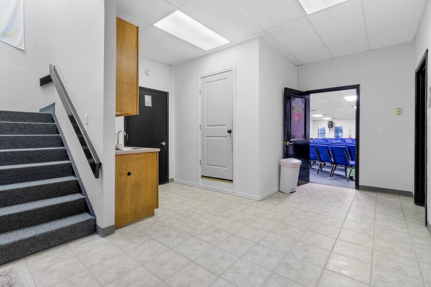 More Photos Of 2032 Orchid Ave, McAllen Office Residential For Sale
