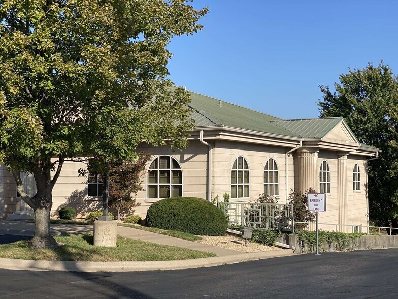 More Photos Of 909 E Republic Rd, Springfield Office For Lease