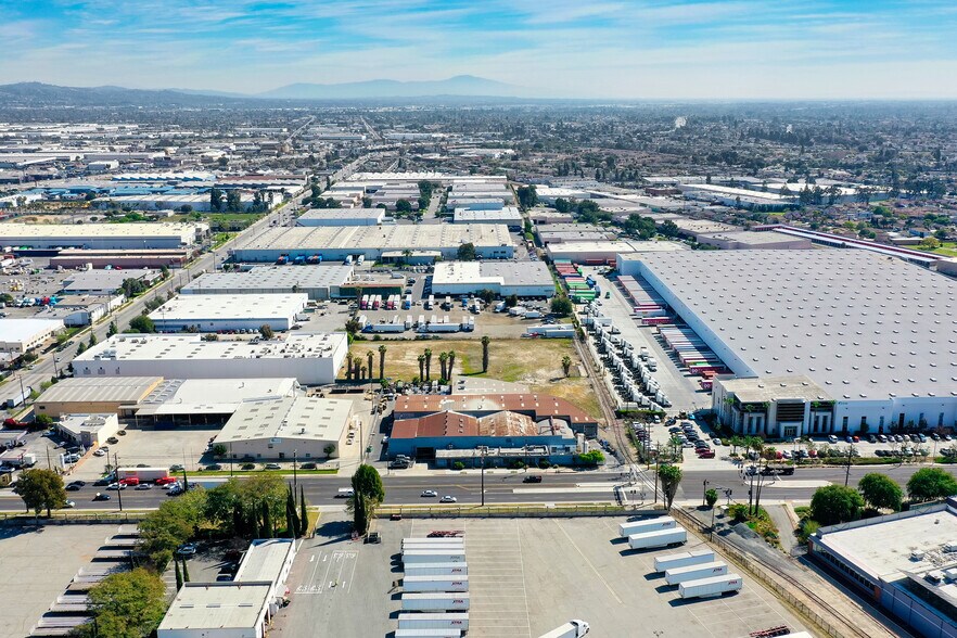 More Photos Of 5928 S Garfield Ave, Commerce Manufacturing For Lease