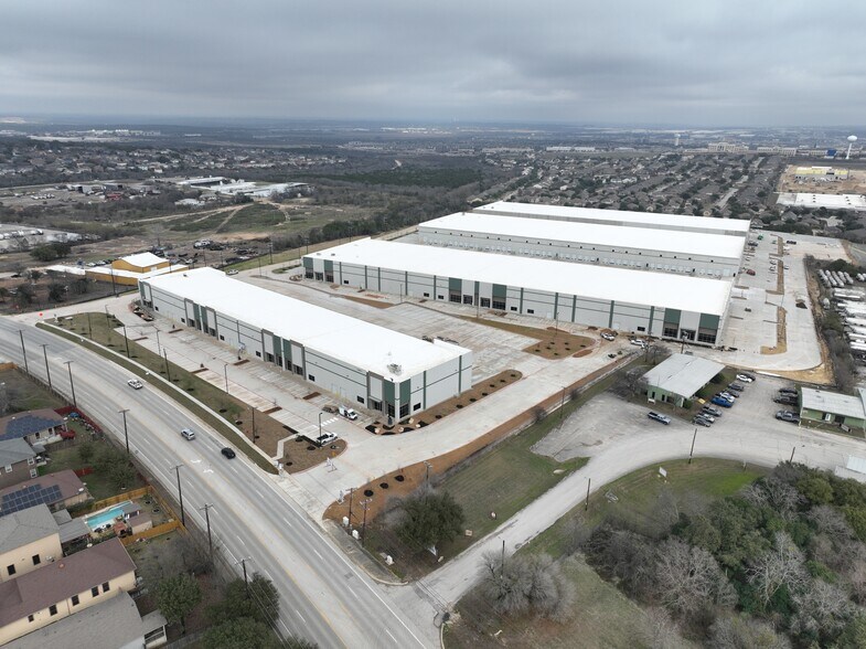 More Photos Of 13644 Toepperwein Rd, Live Oak Unknown For Lease