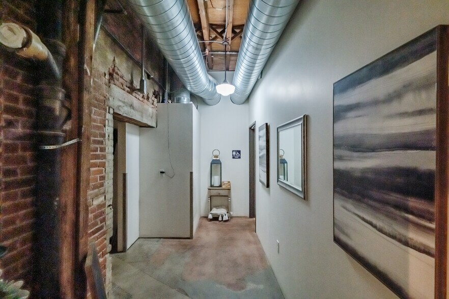 More Photos Of 794 S Main St, Lebanon Storefront Retail Office For Lease