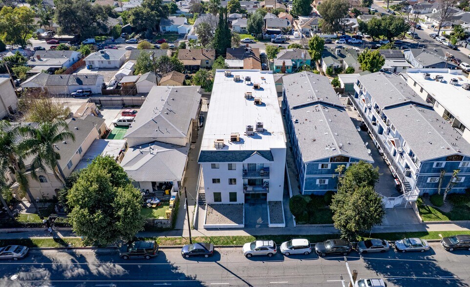 More Photos Of 7437 Haskell Ave, Van Nuys Apartments For Sale