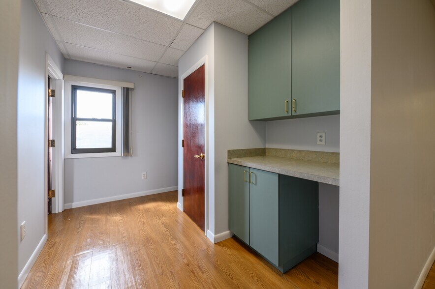 More Photos Of 310 Main St, East Haven Office Residential For Lease