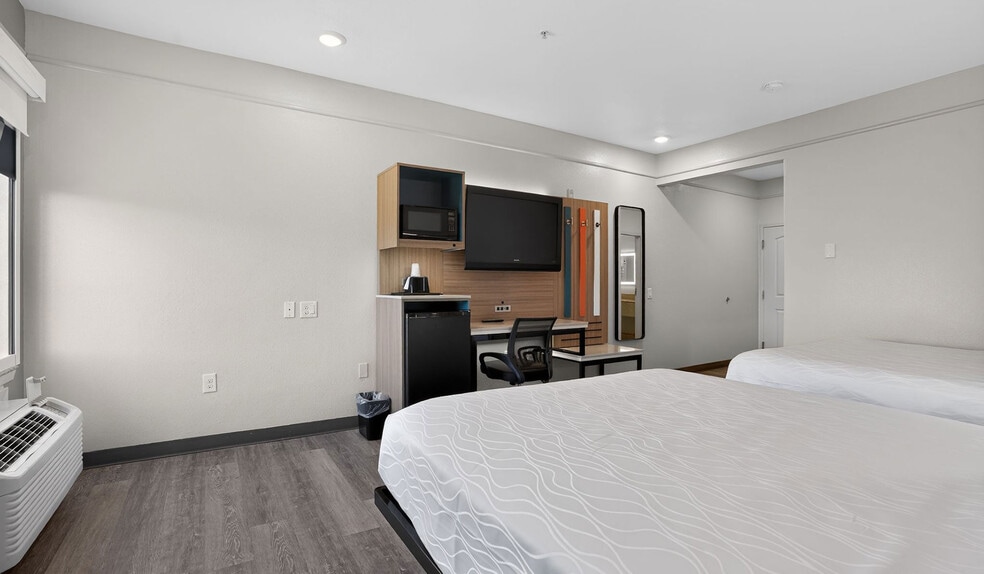 More Photos Of 415 Fm 1960 Rd E, Houston Hotel For Sale