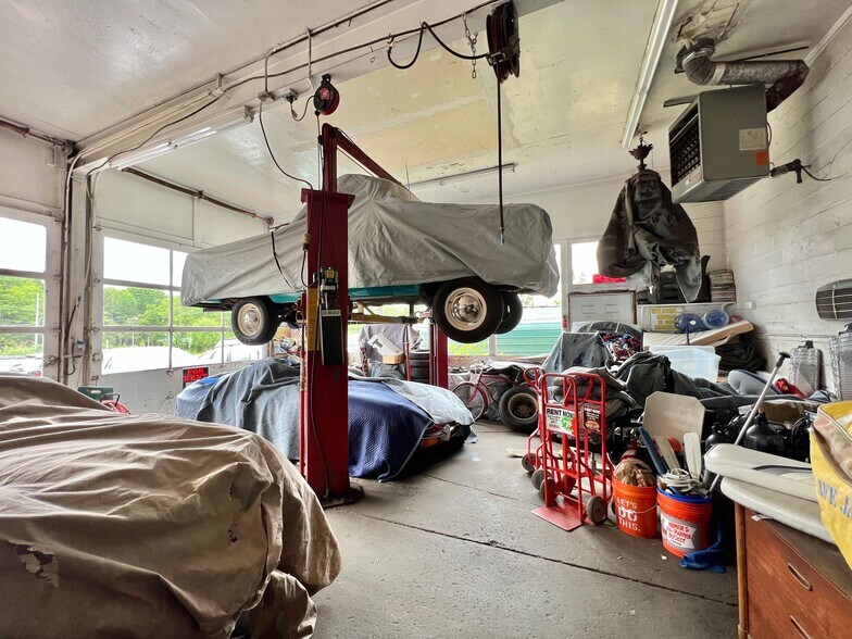 More Photos Of 315 Route 22, Pawling Showroom For Sale
