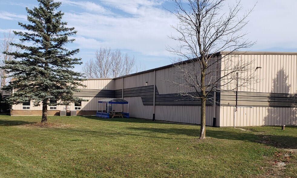 More Photos Of 995841 Mono-Adjala Tline, Rosemont Warehouse For Sale