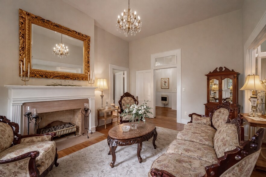 More Photos Of 5800 England Dr, Alexandria Specialty For Sale