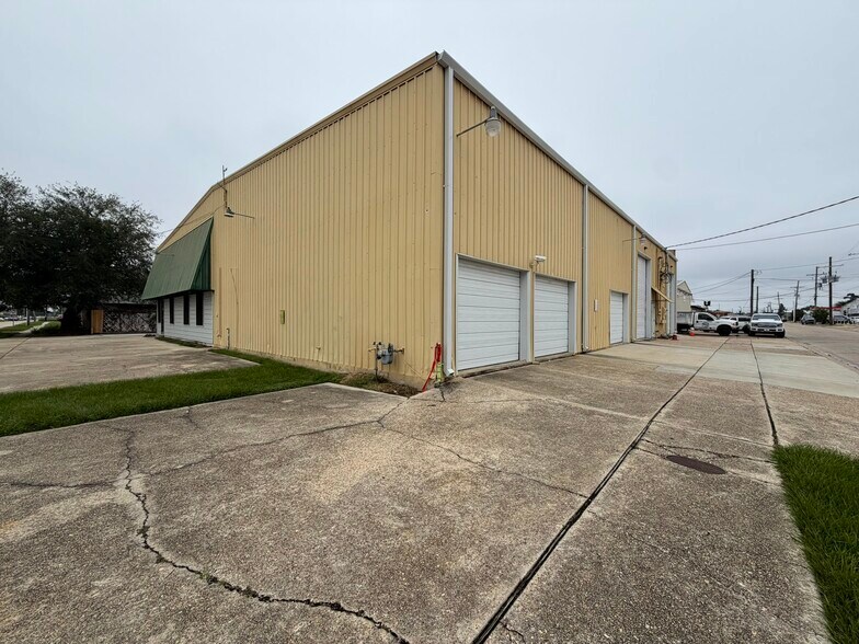 More Photos Of 1212 27th St, Kenner Service For Lease