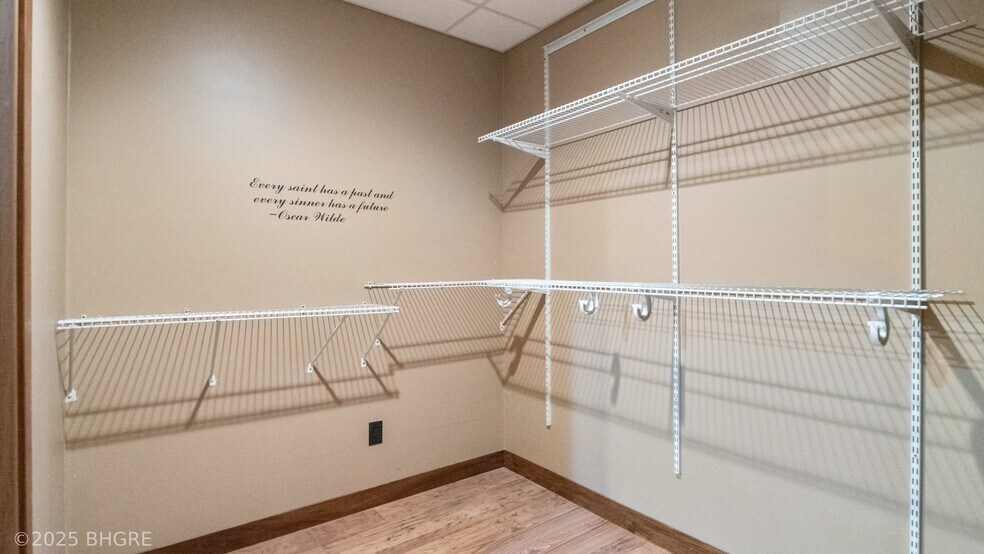 More Photos Of 202 S 9th St, Indianola Storefront For Sale