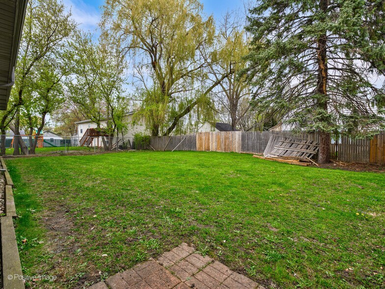 More Photos Of 1550 Green Bay Rd, North Chicago Freestanding For Sale