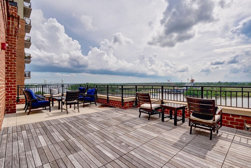 More Photos Of 240 N Water St, Wilmington Specialty For Sale
