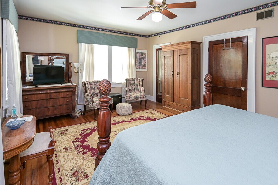 More Photos Of 799 Whitthorne St, Shelbyville Hospitality For Sale