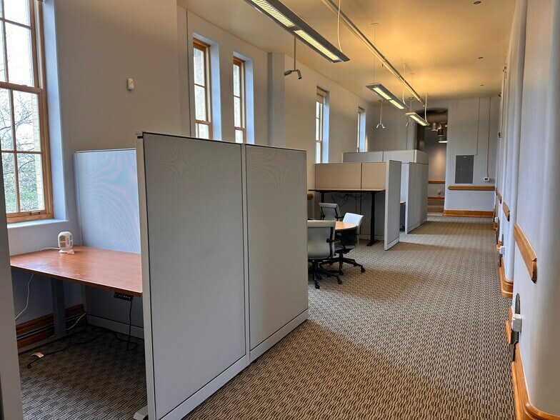 More Photos Of 830 Cottageview Dr, Traverse City Loft Creative Space For Sale