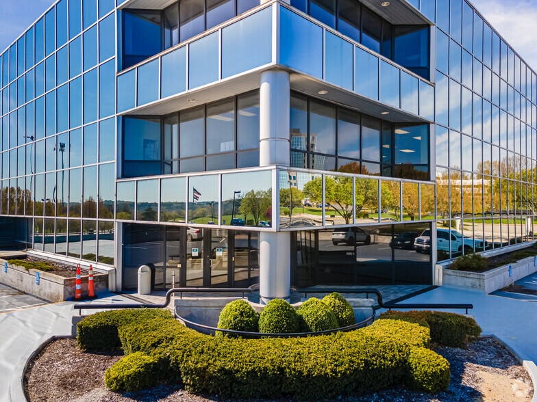 More Photos Of 1300 E 104th St, Kansas City Medical For Sale