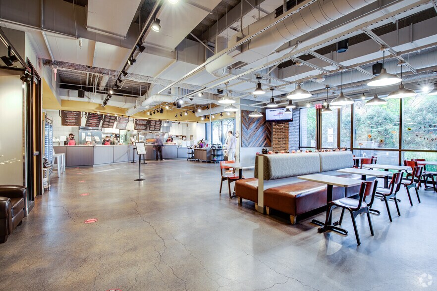 More Photos Of 8400 Normandale Lake Blvd, Bloomington Coworking Space