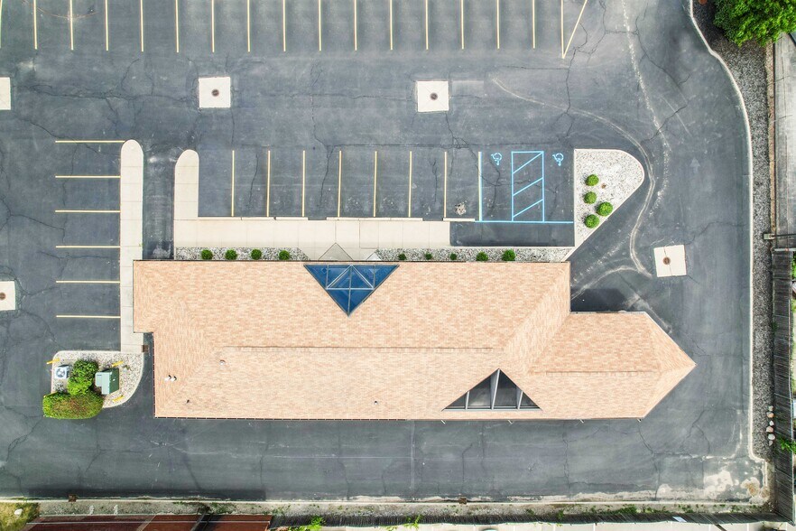 More Photos Of 1710 E 12 Mile Rd, Royal Oak Coworking Space