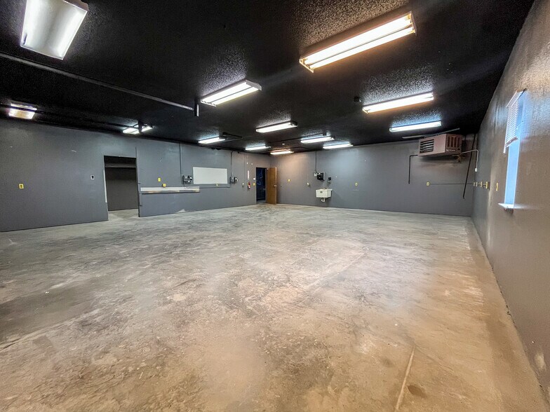 More Photos Of 2821 Plant St, Rapid City Flex For Lease