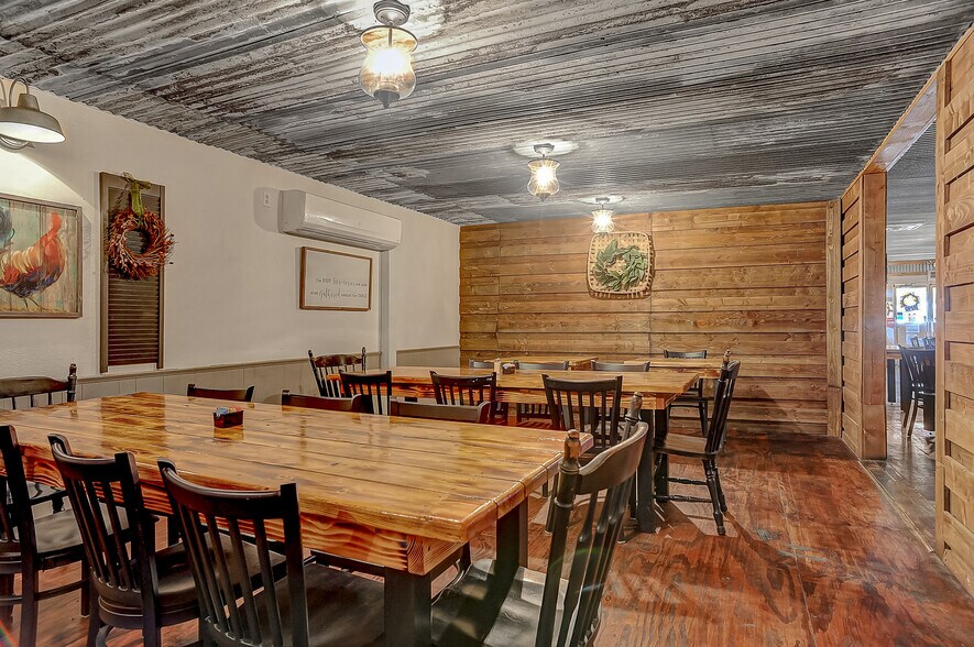 More Photos Of 117 S Franklin St, Colbert Restaurant For Sale