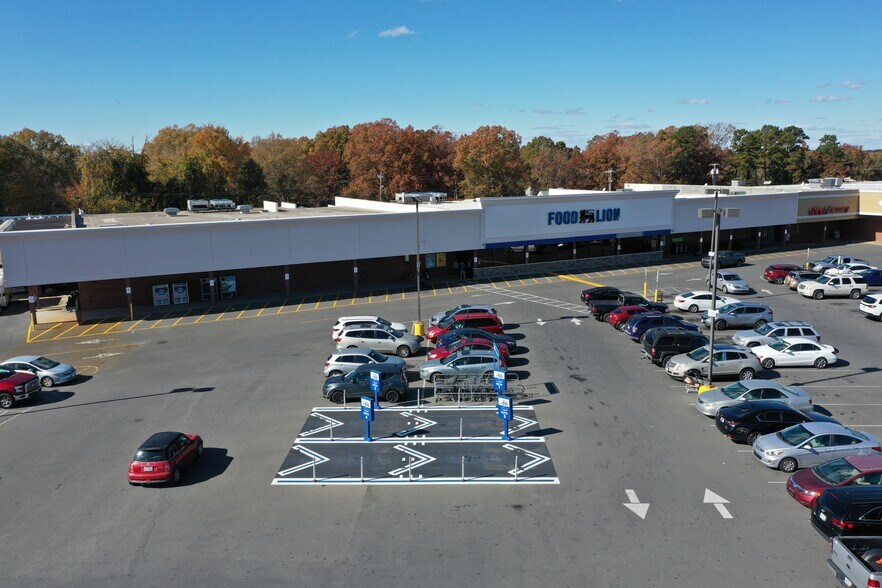 More Photos Of 823-841 Nc 24 27 Byp E, Albemarle Department Store For Lease