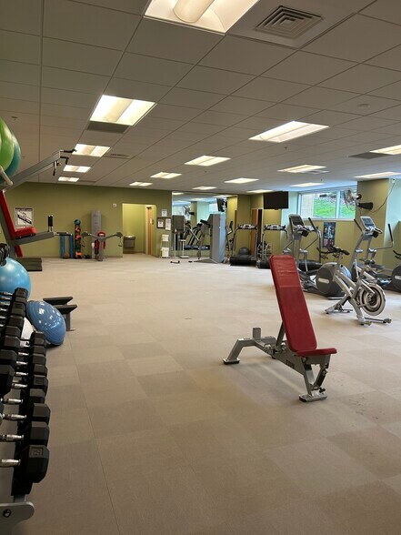 More Photos Of 1 Erdman Pl, Madison Office For Sale