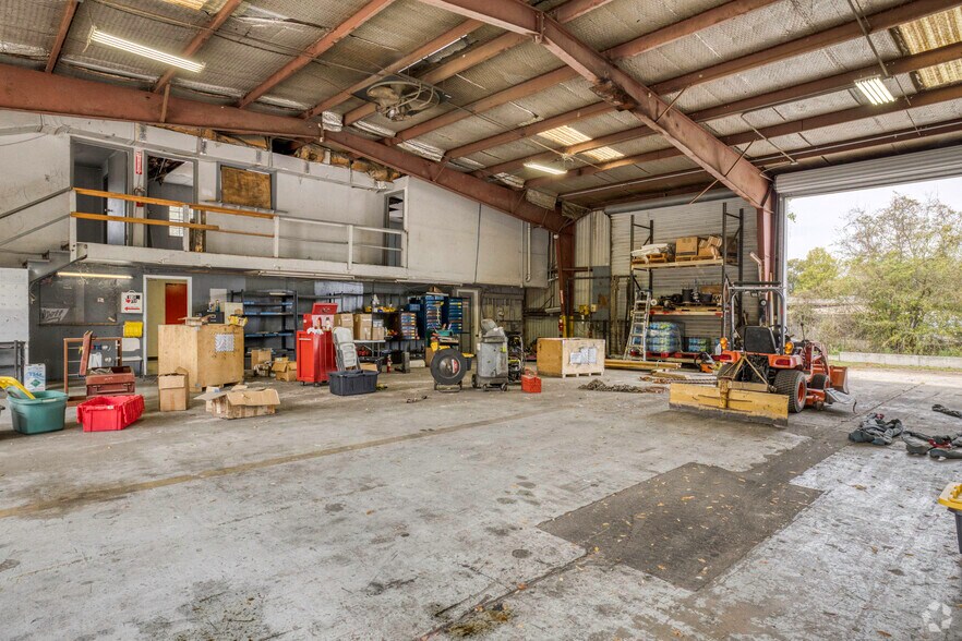 More Photos Of 9516 E Dr Martin Luther King Blvd, Tampa Warehouse For Lease