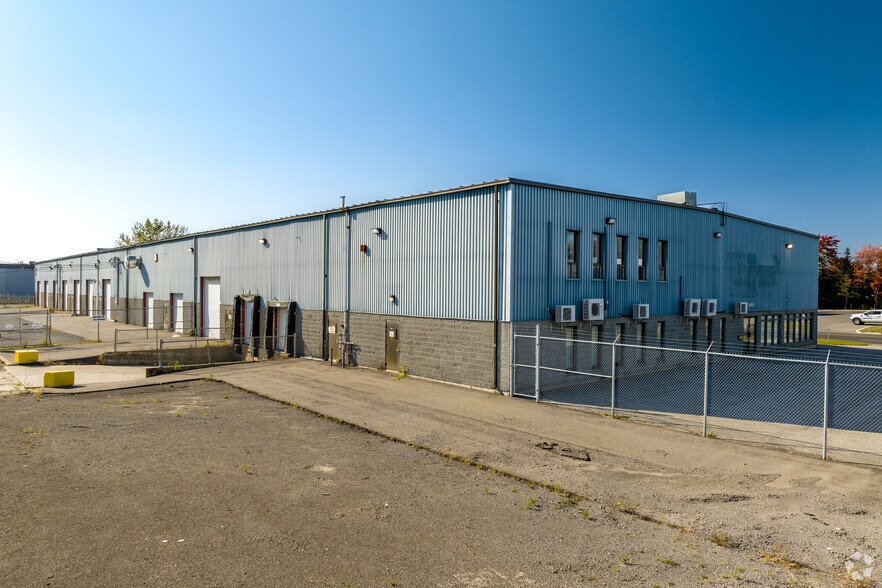 More Photos Of 3437-3465 Boul Des Entreprises, Terrebonne Warehouse For Lease