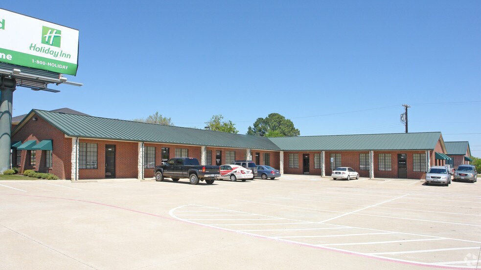 More Photos Of 2002 S Stemmons Fwy, Lake Dallas Office For Lease