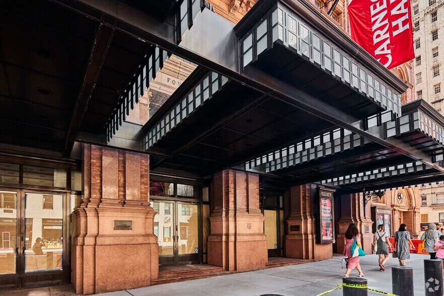 More Photos Of 152 W 57th St, New York Office For Lease