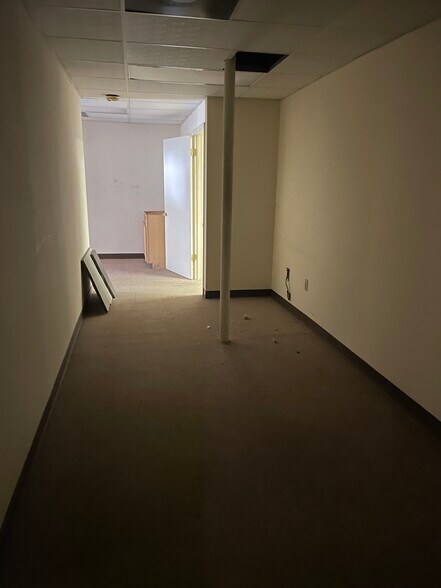 More Photos Of 1063 E Parkway South, Memphis Flex For Sale