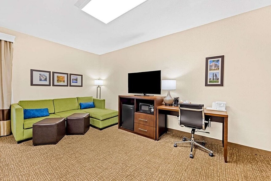 More Photos Of 3910 Outlook Blvd, Pueblo Hotel For Sale