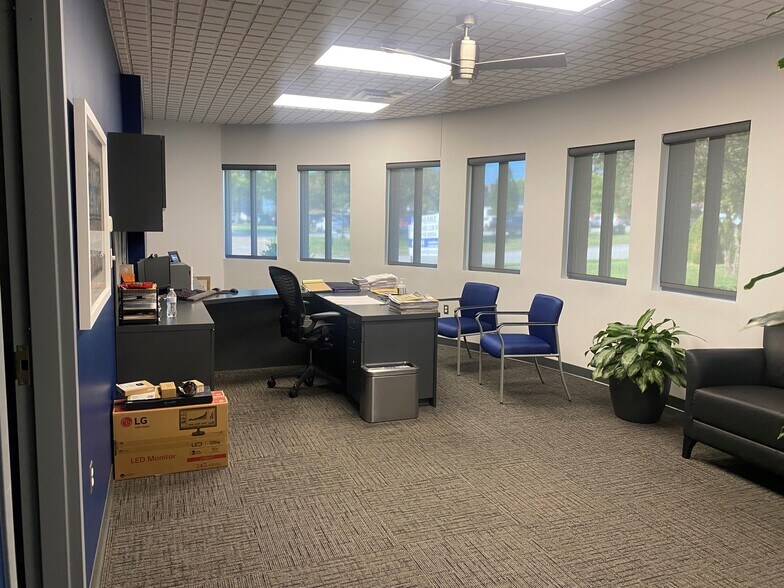 More Photos Of 1335 E Bradford Pky, Springfield Office For Lease