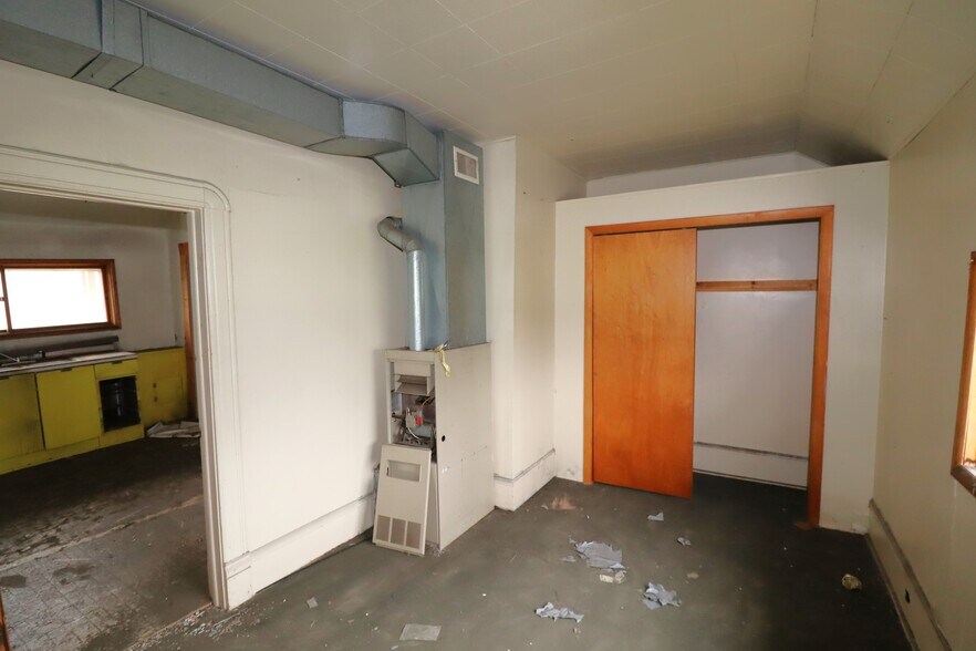 More Photos Of 522 Sanborn Ave, Ashland Storefront Retail Residential For Sale