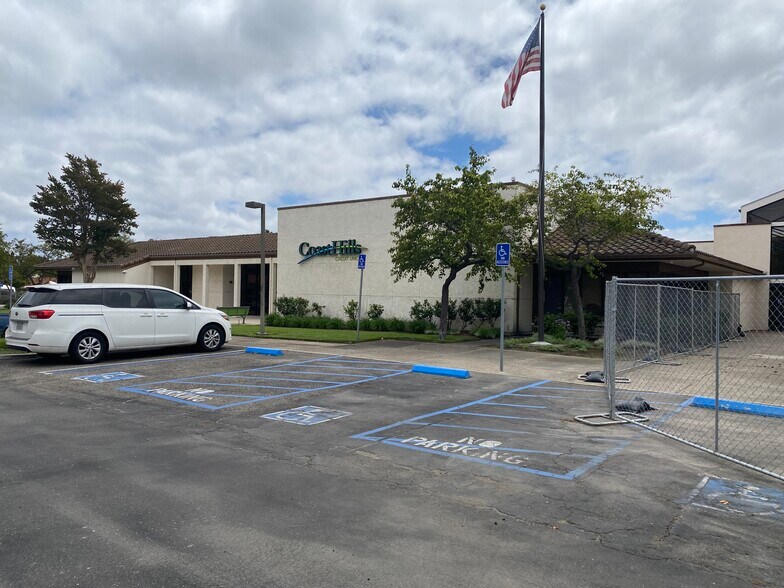 More Photos Of 3880 Constellation Rd, Lompoc Bank For Lease