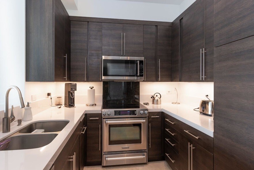 More Photos Of 18000 Groeschke Rd, Houston Airplane Hangar For Sale