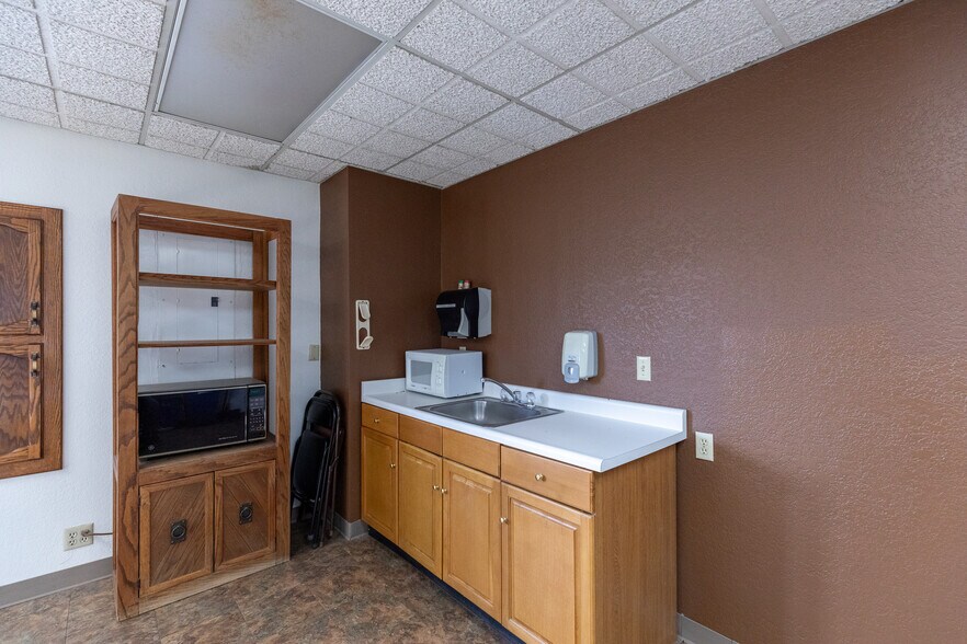 More Photos Of 1249 E Ridgecrest Blvd, Ridgecrest Office For Sale