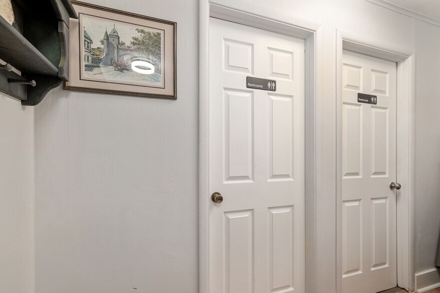 More Photos Of 140 Clinton St, Schenectady Storefront Retail Residential For Lease