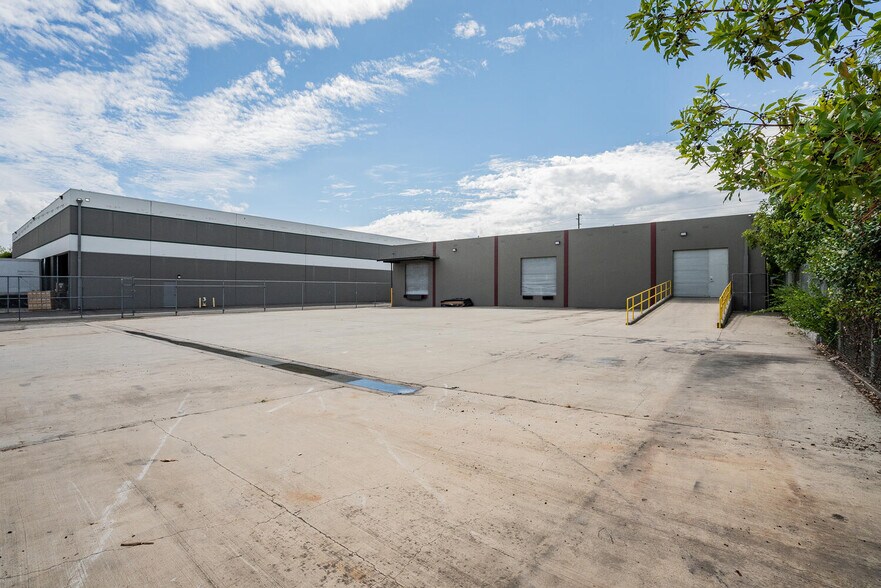 More Photos Of 17711 E Railroad St, City of Industry Warehouse For Lease