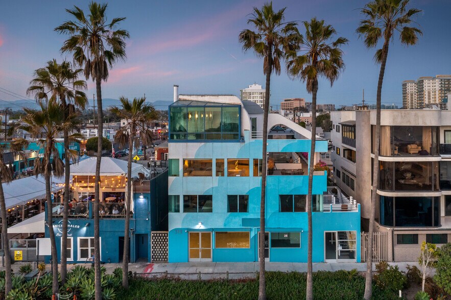More Photos Of 3111 Ocean Front Walk, Marina Del Rey Apartments For Sale