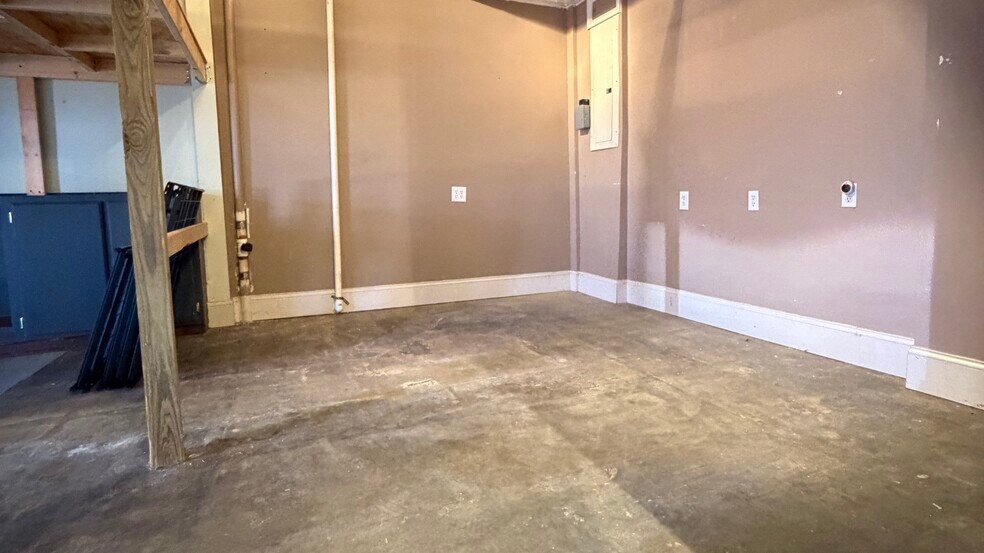 More Photos Of 1707 N Post Rd, Shelby Office For Sale