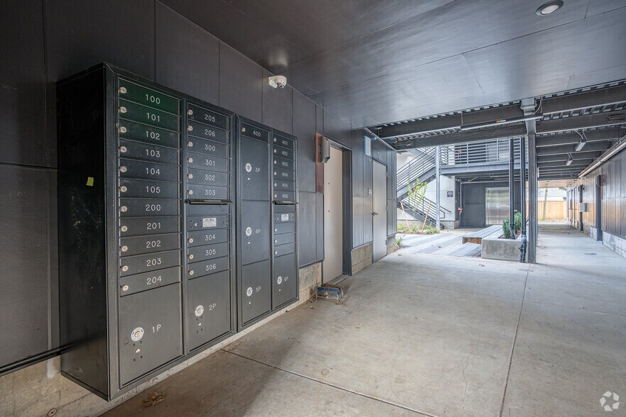 More Photos Of 2171 N Rosa Parks Way, Portland Apartments For Sale