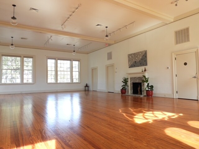 More Photos Of 134 Houston St, Savannah Freestanding For Lease