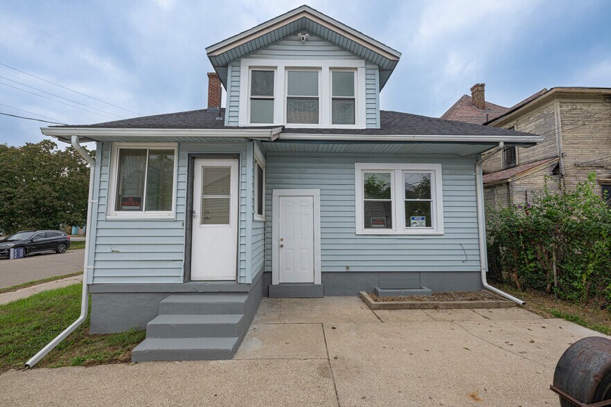 More Photos Of 3000 E 3rd St, Dayton Storefront Retail Residential For Sale