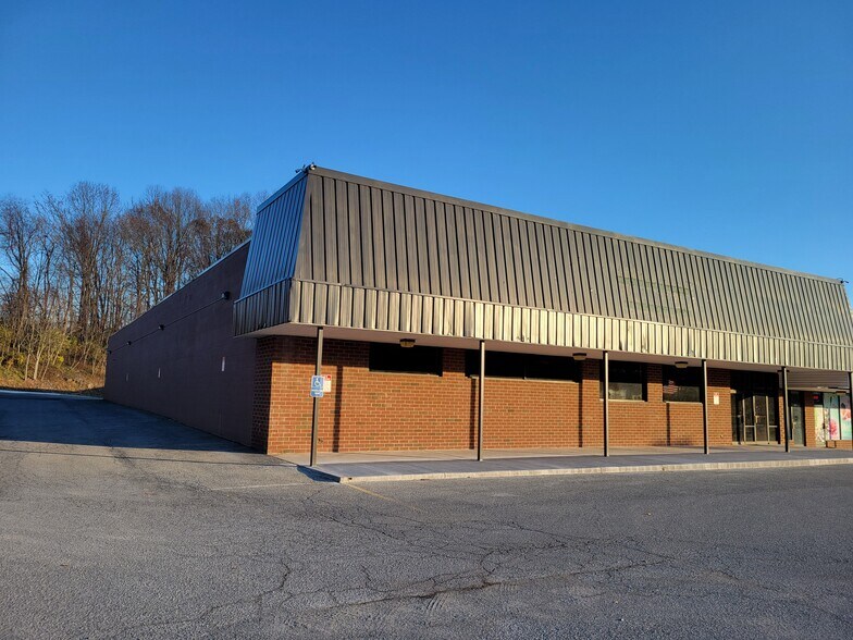 More Photos Of 2726-2708 Lee Hwy, Troutville Freestanding For Lease