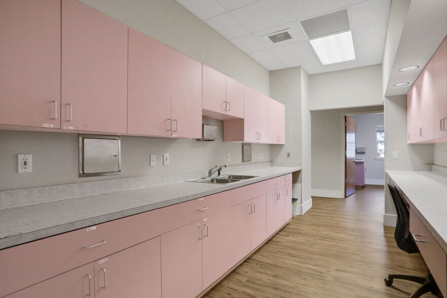 More Photos Of 1540 Business Center Dr, Orange Park Office For Lease