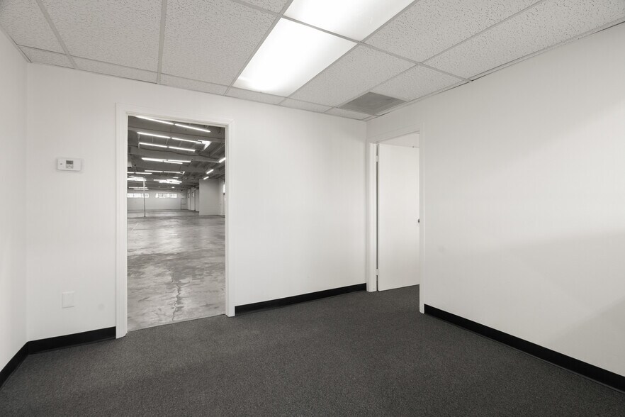 More Photos Of 575-577 E Edna Pl, Covina Warehouse For Lease